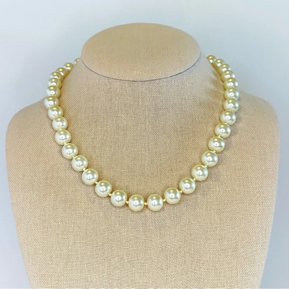Hand Knotted Faux Pearl Glass Bead Necklace Gold‎ Tone Clasp